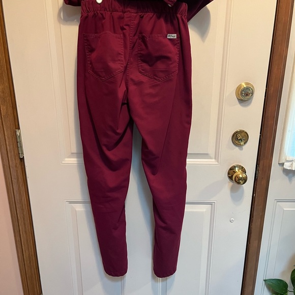 Grey’s Anatomy by Barco Wine XS Riley Set. Mock wrap V-Neck Scrubs Top & Pants - Picture 11 of 13